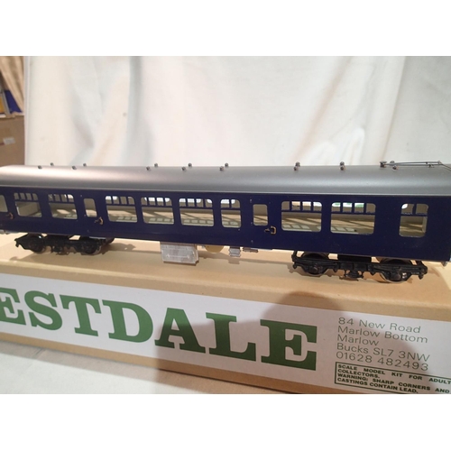 2053 - O gauge West Dale kits to make class 108 DMU, one driving car finished, one centre coach part finish... 