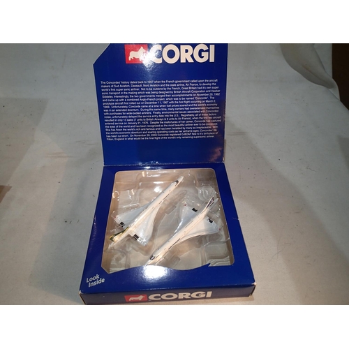 2085 - 1/400 scale Gemini Jets/Corgi Concorde two piece set, near mint, storage wear to box. UK P&P Group 1... 