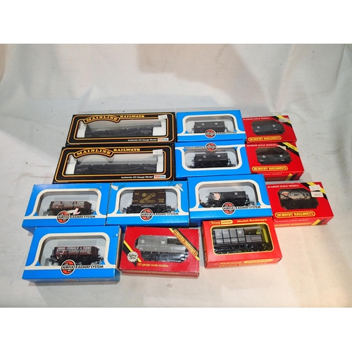 2092 - Thirteen OO gauge wagons, various makes and types, mostly good to very good condition, boxes fair to... 