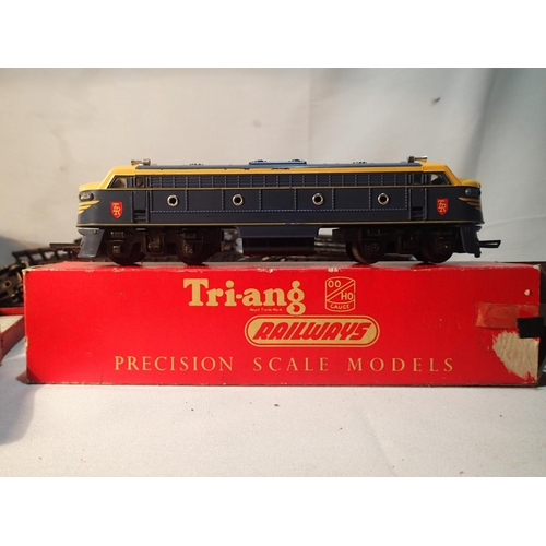 2188 - Tri-Ang #5007 TR diesel engine with a quantity of carriages, track and a transformer. Items appear i... 