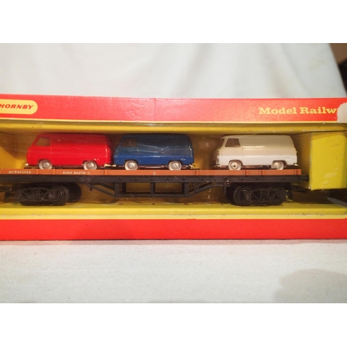 2309 - Triang Hornby R563, bolster wagon with three Ford vans, near mint, box with wear. UK P&P Group 1 (£1... 