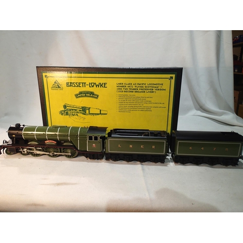 2388 - O gauge Bassett Lowke BL99022, twin tender Flying Scotsman, LNER green, near mint, boxed. UK P&P Gro... 