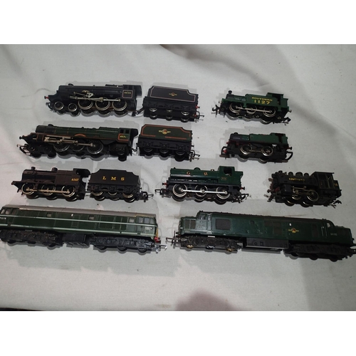 2410 - Nine assorted OO scale locomotives, steam and diesel outline, all require attention, suitable for sp... 