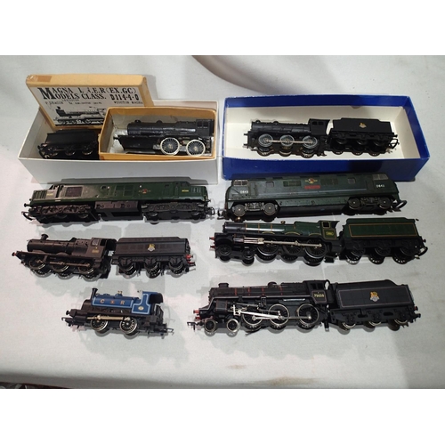 2411 - Eight assorted OO scale locomotives, steam and diesel outline, including two kit built, all require ... 