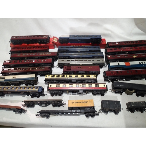 2414 - OO scale, nineteen coaches and six wagons, various makes and types, mostly fair condition, some may ... 