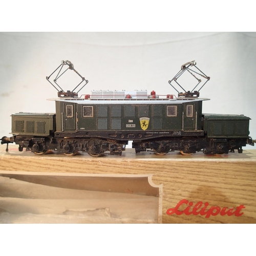 2417 - HO scale Continental outline, Lilliput 11910, class 1020, 0.13.13, twin pantograph Co-Co, electric, ... 