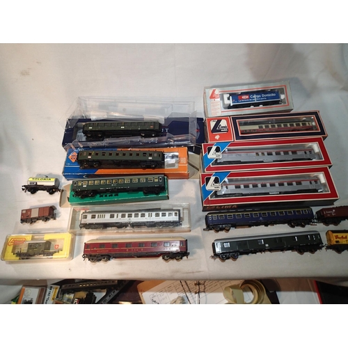 2420 - Ten HO scale Continental outline coaches, three unboxed, and six wagons, various makes and types, mo... 