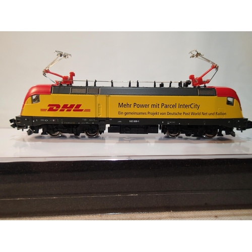 2425 - N gauge Hobby Train 010105, class 182 009-1, twin pantograph Bo-Bo electric locomotive, SBB/CFF/FFS ... 