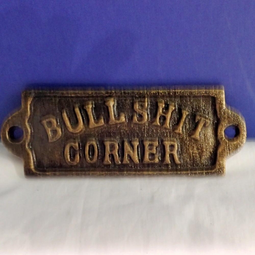 1149 - Cast iron bull**** corner plaque, L: 14 cm. UK P&P Group 1 (£16+VAT for the first lot and £2+VAT for... 