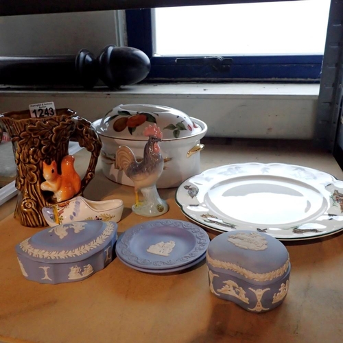 1243 - Mixed ceramics including Wedgwood Jasper ware and a R Worcester tureen. Not available for in-house P... 