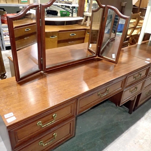 1766 - Mahogany dressing table with three panel mirror, 46 x 143 x 69 cm H. Not available for in-house P&P