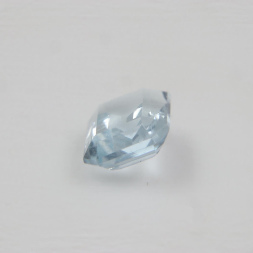 46 - Natural loose aquamarine, emerald cut, 1.25 carats. UK P&P Group 0 (£6+VAT for the first lot and £1+... 