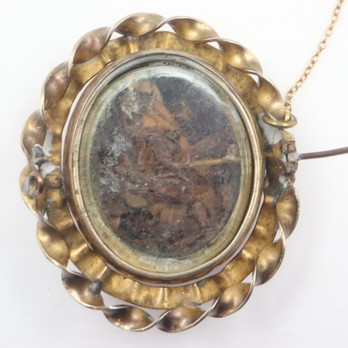 96 - Pinchbeck Victorian cameo brooch. UK P&P Group 1 (£16+VAT for the first lot and £2+VAT for subsequen... 