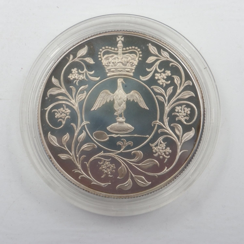 122 - Cased silver crown in commemoration of The Queen Elizabeth II 1977 jubilee. UK P&P Group 1 (£16+VAT ... 