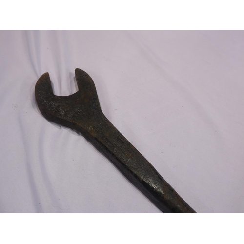 374 - Large railway engineers iron sleeper wrench, open-ended, L: 93cm. Not available for in-house P&P