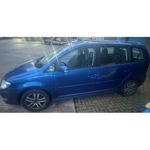 1000B - Volkswagen Touran SE TDI 105, Blue, 166,464 miles, MOT until 23/05/2025, one key present, V5C presen... 