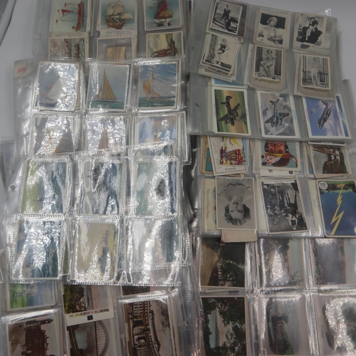 133 - Approximately 800 large format cigarette cards and Kensitas silks. UK P&P Group 4 (£25+VAT per lot)