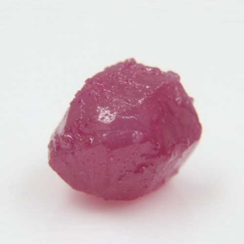 89B - Loose uncut Madagascan ruby, 7.09cts. UK P&P Group 0 (£6+VAT for the first lot and £1+VAT for subseq... 