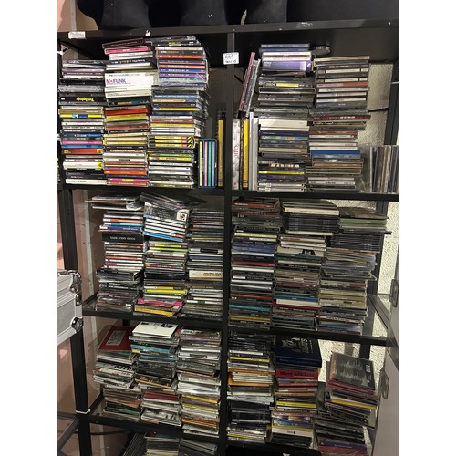 999 - Large collection of mixed but mainly Disco CDs, ideal for shop stock. Not available for in-house P&P