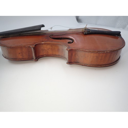 365 - Le Parisien 19th century students violin. L: 30 cm, no cracks or worm damage noted. UK P&P Group 2 (... 