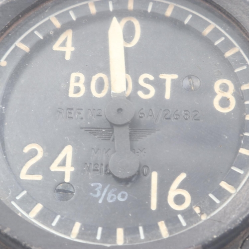 2043 - British WWII Spitfire Boost gauge, numbered 6A/2682. UK P&P Group 1 (£16+VAT for the first lot and £... 