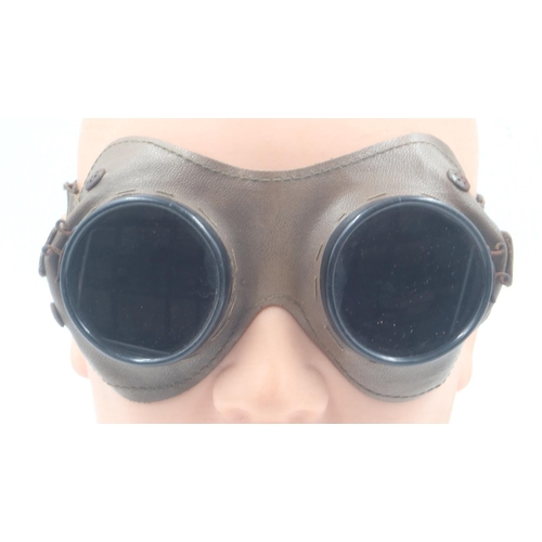 2057 - Afrika Korps tinted dust googles for motorised and mountain troops, likely by Carl Zeiss (unmarked),... 