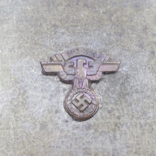 2058 - Early Third Reich brass ashtray displaying an NSKK Brass Badge. UK P&P Group 1 (£16+VAT for the firs... 