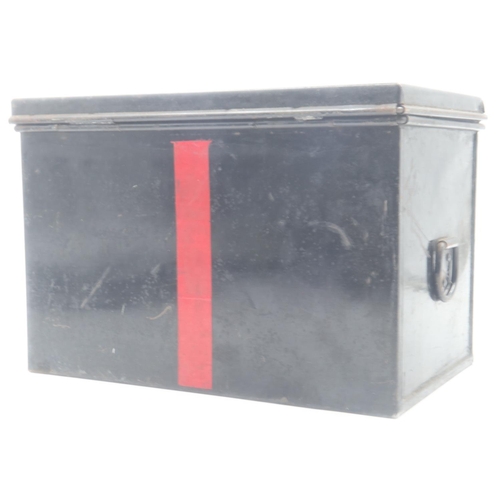 2061 - ARP Light Rescue Party first aid tin. UK P&P Group 2 (£20+VAT for the first lot and £4+VAT for subse... 