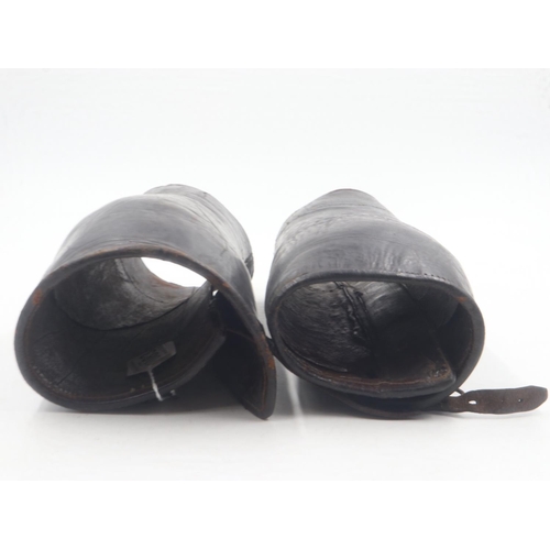 2083 - WWI British & Commonwealth Officers pair of black leather gaiters. UK P&P Group 2 (£20+VAT for the f... 