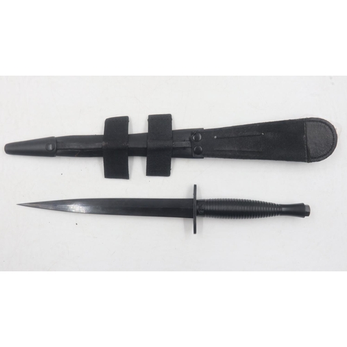 2105 - Current issue black Commando dagger engraved with SAS Logo. UK P&P Group 2 (£20+VAT for the first lo... 