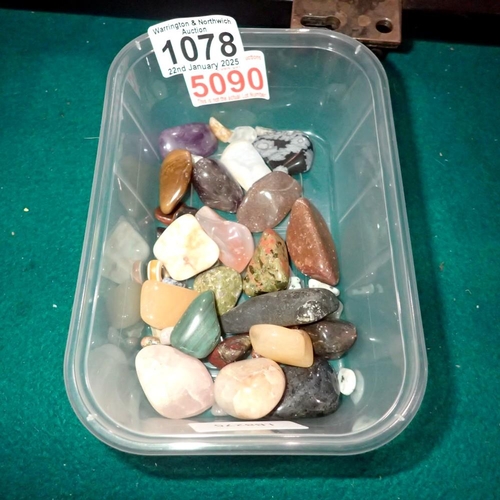 1078 - Quantity of polished gemstones and minerals. UK P&P Group 1 (£16+VAT for the first lot and £2+VAT fo... 