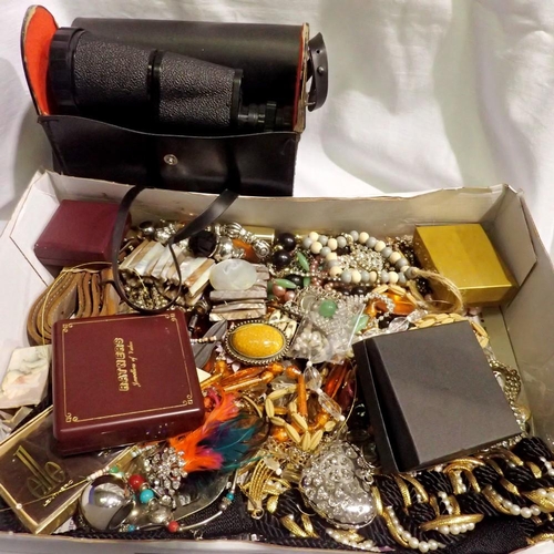 1112 - Tray of costume jewellery including necklaces and shell bracelets. UK P&P Group 2 (£20+VAT for the f... 