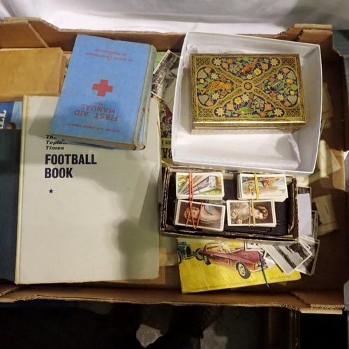 1120 - Collection of mixed ephemera and cigarette cards. Not available for in-house P&P