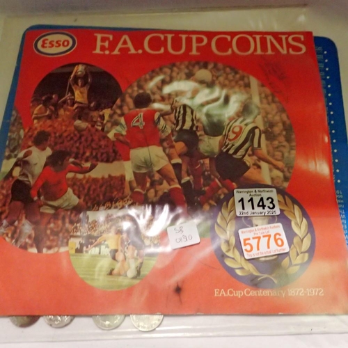 1143 - Mixed petrol football coins 1970 World Cup and 1972 FA Cup. UK P&P Group 1 (£16+VAT for the first lo... 