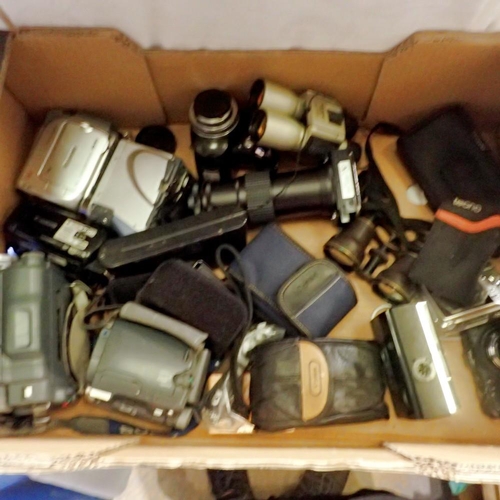 1178 - Quantity of mixed cameras, binoculars and video cameras. Not available for in-house P&P