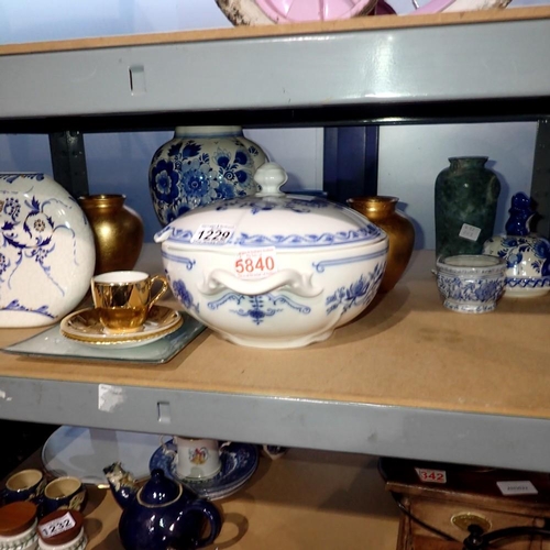 1229 - Collection of mixed ceramics including Delft. Not available for in-house P&P