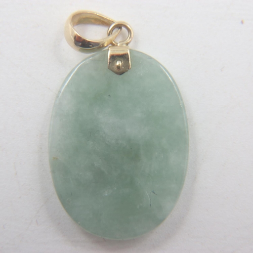 16 - 14ct gold mounted Jade pendant, H: 20 mm. UK P&P Group 0 (£6+VAT for the first lot and £1+VAT for su... 