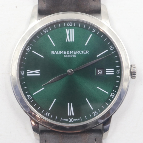 53 - BAUME & MERCIER: Classima gents steel cased wristwatch, Roman chapters against a green dial with dat... 