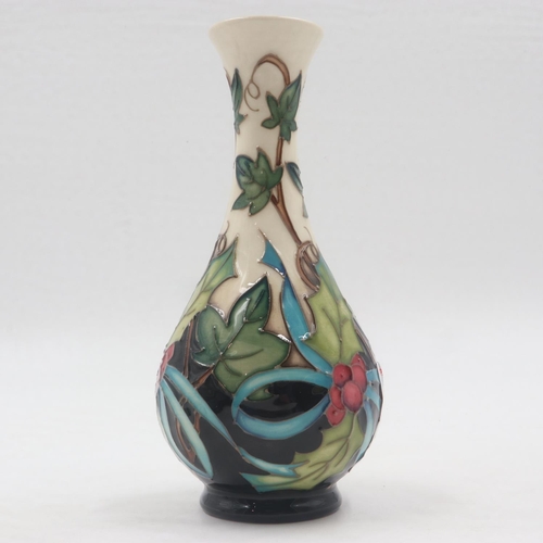 160 - Moorcroft vase in The Ivy pattern, by Nicola Slaney, no cracks or chips, H: 18 cm. UK P&P Group 1 (£... 