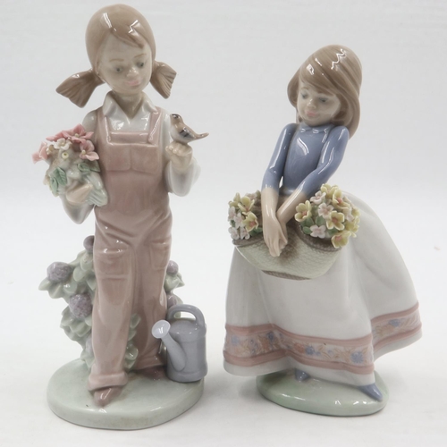 210 - Two boxed Lladro figurines to include Primavera Infantil, H: 24 cm. Excellent condition, no cracks o... 