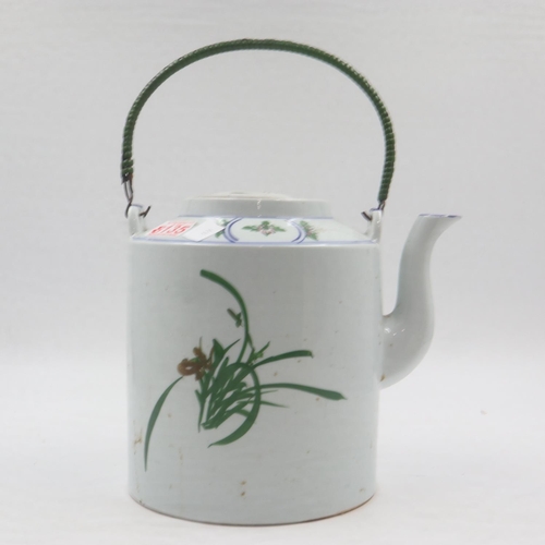 240 - Large Chinese ceramic teapot. UK P&P Group 3 (£30+VAT for the first lot and £8+VAT for subsequent lo... 