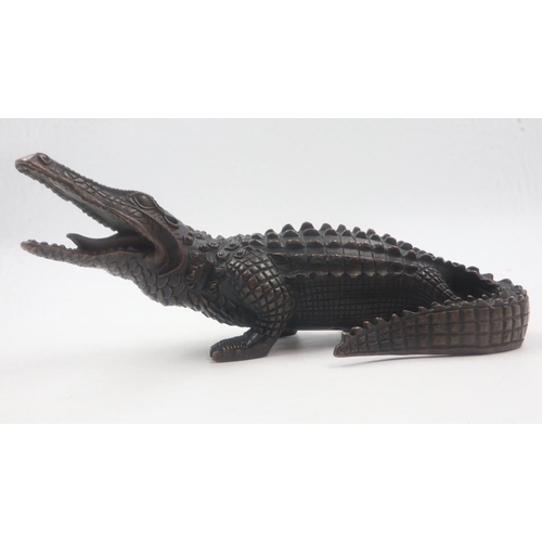 253 - Bronze crocodile, L: 23 cm. UK P&P Group 2 (£20+VAT for the first lot and £4+VAT for subsequent lots... 