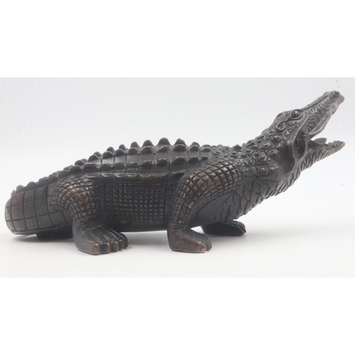 253 - Bronze crocodile, L: 23 cm. UK P&P Group 2 (£20+VAT for the first lot and £4+VAT for subsequent lots... 