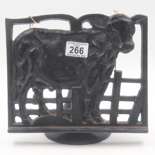 266 - Cast iron cow kitchen bookstand. UK P&P Group 2 (£20+VAT for the first lot and £4+VAT for subsequent... 