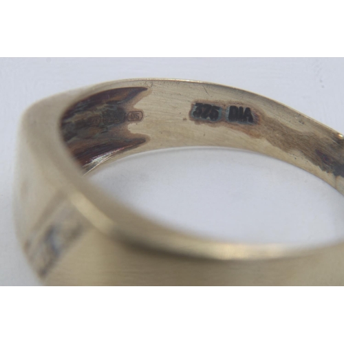 10 - 9ct gold diamond-set signet ring, size U, 2.8g. UK P&P Group 0 (£6+VAT for the first lot and £1+VAT ... 