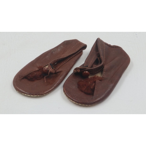 274A - Pair of vintage childs shoes. UK P&P Group 1 (£16+VAT for the first lot and £2+VAT for subsequent lo... 