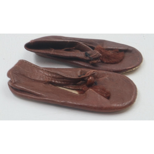 274A - Pair of vintage childs shoes. UK P&P Group 1 (£16+VAT for the first lot and £2+VAT for subsequent lo... 