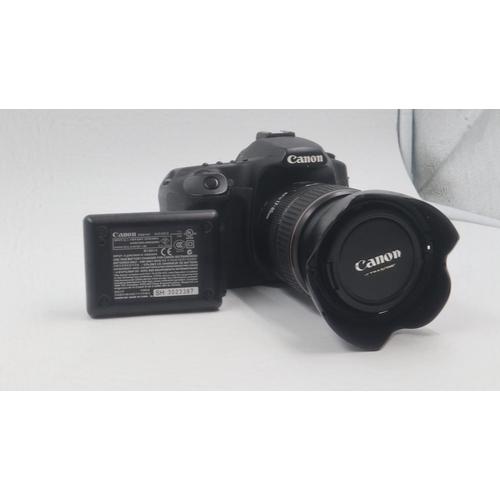 76 - Canon EOS 40D and EFS 17-85 mm USM lens. UK P&P Group 2 (£20+VAT for the first lot and £4+VAT for su... 