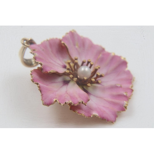 12 - Pink enamelled 14ct gold flower pendant set with a pearl, L: 30mm, 4.7g. UK P&P Group 0 (£6+VAT for ... 