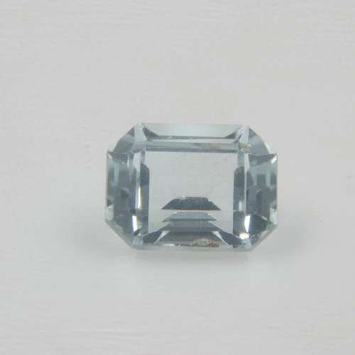 32 - Natural loose aquamarine gemstone, emerald cut, 1.20ct. 5 x 3 mm. UK P&P Group 0 (£6+VAT for the fir... 